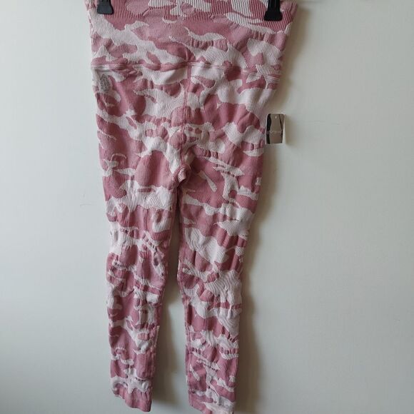 Free People pink Camo Cropped Pants - Picture 3 of 6